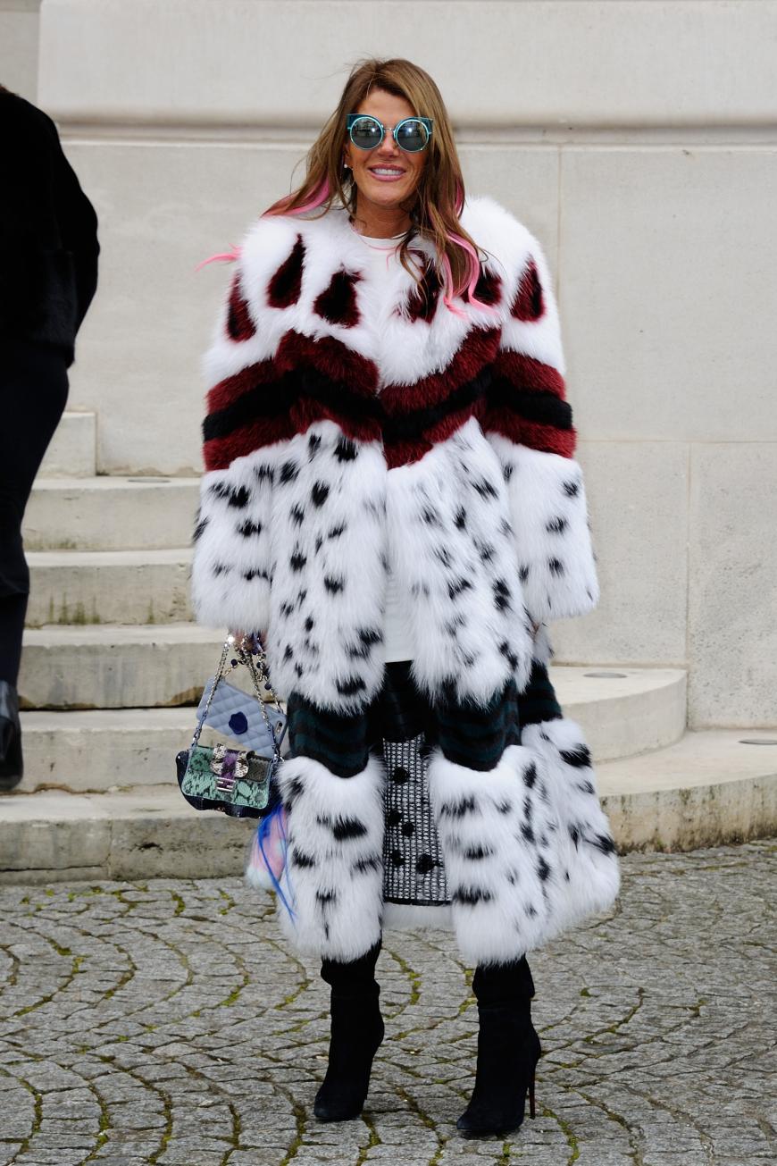 Auch Anna dello Russo hat es wieder geschafft, die Blicke auf sich zu ziehen - hier als