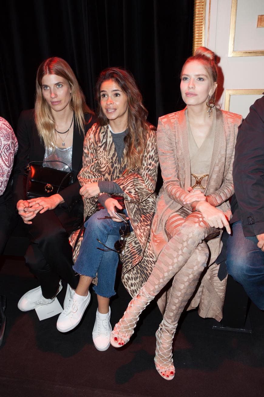 Wo Fashion ist, sind die It-Girls nicht weit. Viktoria Heilbrunner, Mira Duma und Elena Perminova dürfen bei der Show von Balmain ganz vorne sitzen.