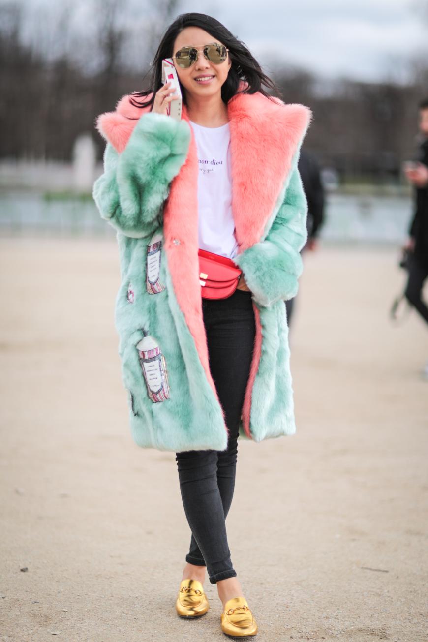In Paris findet die eigentlich Show vor den Locations statt: Street Styles sind noch immer das Schönste an den Modewochen!