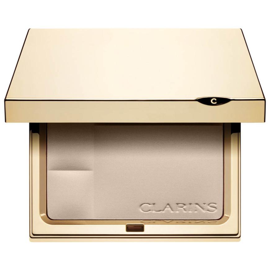 Ultrafeine Textur „Ever Matte Poudre Compacte“ von Clarins in „Transparent opale“, ca. 38 Euro