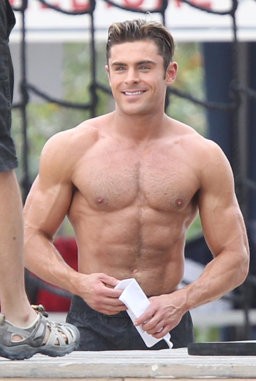 Ein Bild von einem Mann: Zac Efron hat in der letzten Zeit sichtlich hart trainiert, um in der Rolle des „Matt Brody