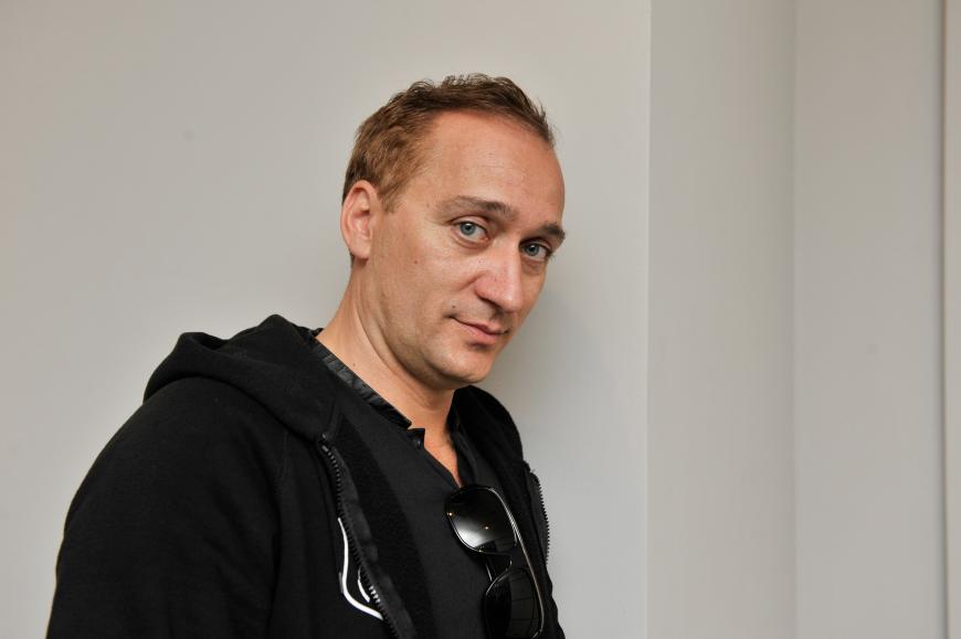 Nach seinem schweren Sturz von der Bühne geht es Paul van Dyk nun wieder besser. Wann die Tour fortgesetzt wird, bleibt aber noch ungewiss.