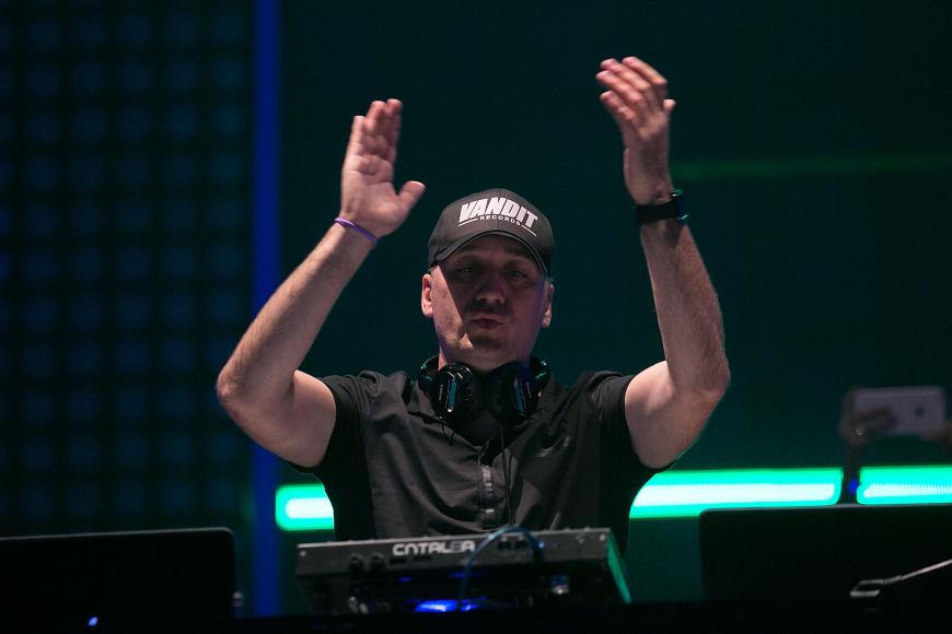 Paul van Dyk erlitt eine Gehirnerschütterung und einen Wirbelbruch.