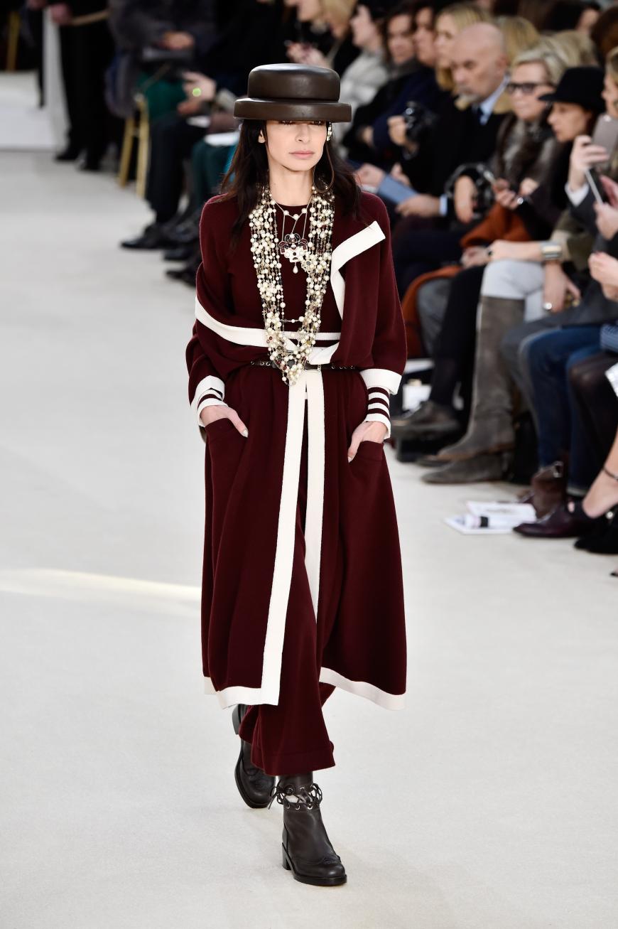 Weihnachtsmann-Look à la Chanel