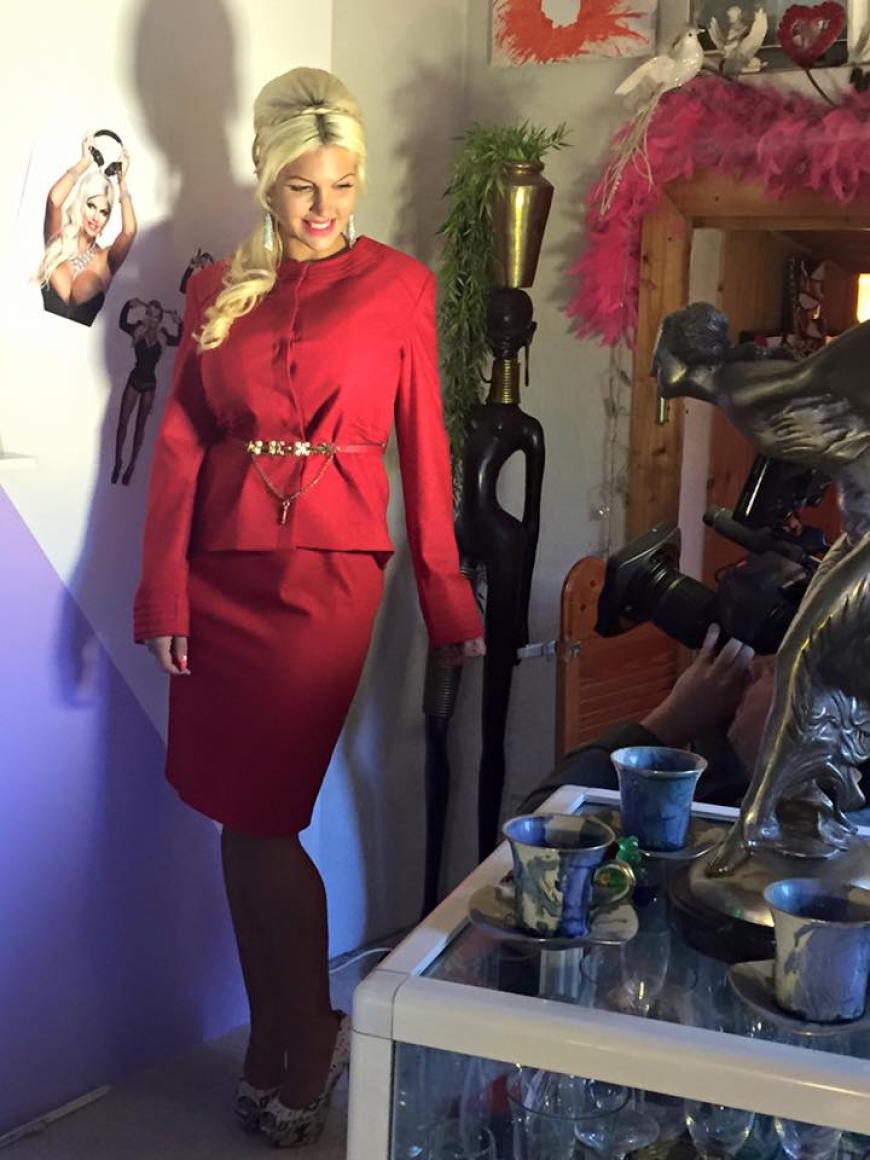 Jetzt überraschte die Blondine mit einem völlig anderen Look.