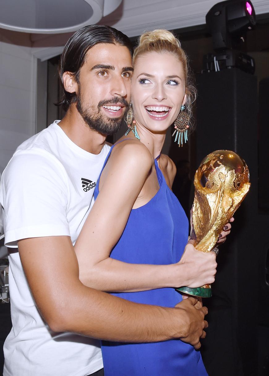 Von 2011 bis 2015 waren Lena Gercke und Sami Khedira ein Paar. Sie feierten 2014 zusammen den Weltmeister-Titel.