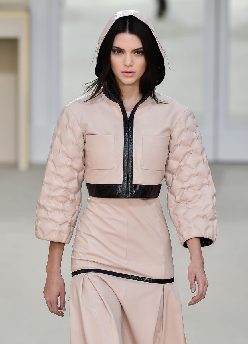 Während der Pariser Fashion Week brillierte Kendall nicht nur auf dem Laufsteg, sondern traf sich unter anderem auch mit Chris in einem Restaurant.