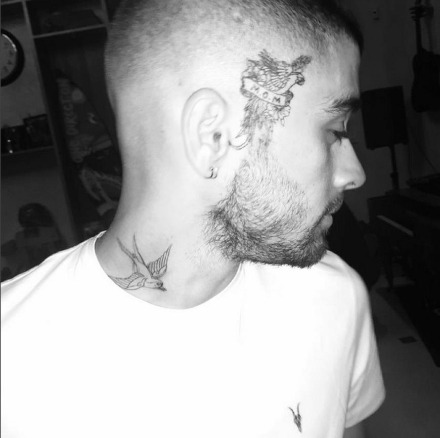 Kurz rasierte Haare und Tattoo an der Schläfe: Der neue Look von Zayn Malik.