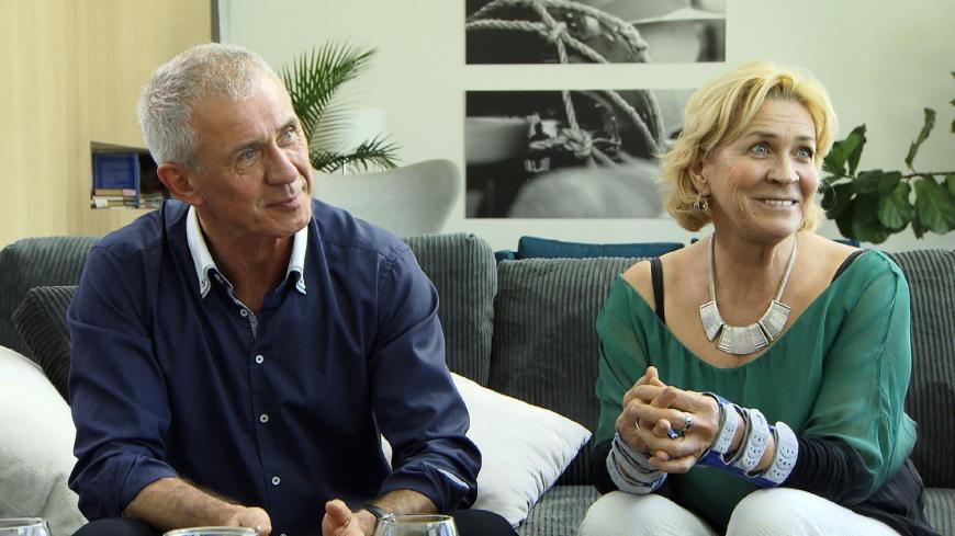 Bevor die letzte Nacht der Rosen ansteht, lernen Leonards Eltern Ronald und Claudia die letzten beiden Kanidatinnen, Daniela Buchholz und Leonie Pump, kennen. Für den Bachelor ist es besonders wichtig, dass seine Eltern seine zwei Favoritinnen treffen, denn sie kennen ihn und seinen Alltag sehr gut.