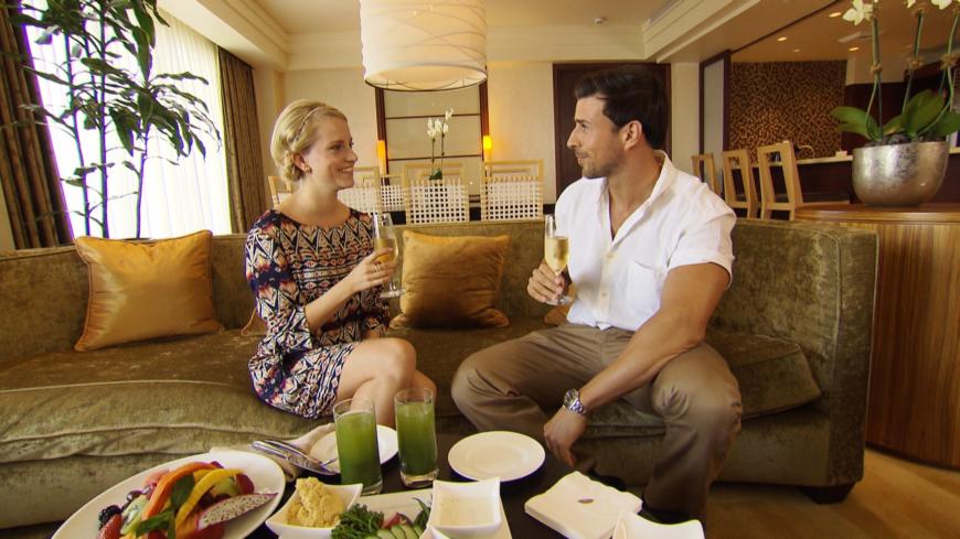 Deutlich harmloser verlief das erste Einzeldate mit Leonie, das eigentlich Saskia hätte bekommen sollen. Da Leonie jedoch mit der weißen Rose quasi einen Date-Joker in Petto hatte, schnappte sie Saskia die Zweisamkeit mit Bachelor Leo weg.