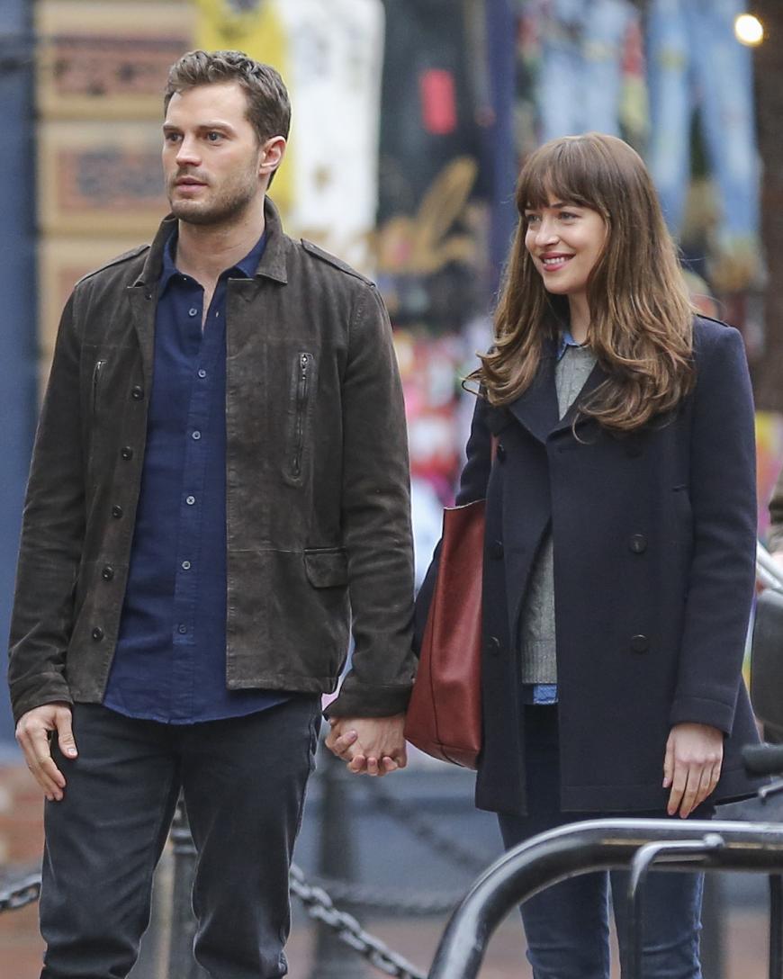 Eigentlich steht Dakota Johnson derzeit für die Dreharbeiten von „Fifty Shades Darker