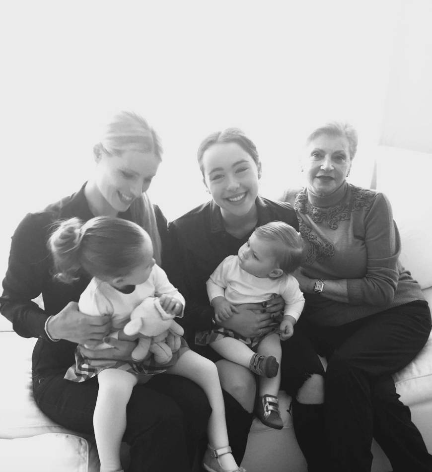 Michelle Hunziker mit Sole, Tochter Aurora mit Baby Celeste und Oma Ineke.