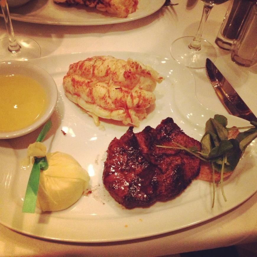 Dekadent, aber verdammt lecker: Steak und Hummer im