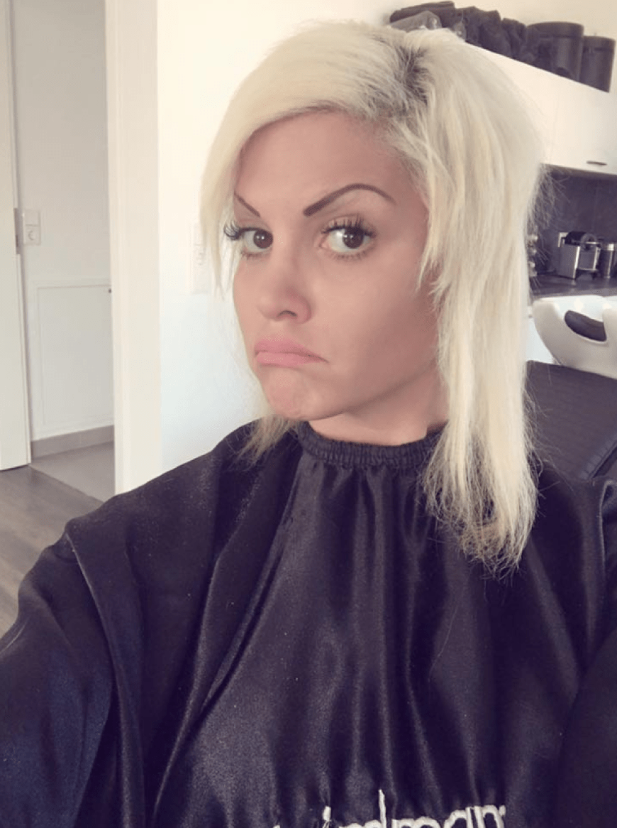 Glücklich sieht anders aus: Bei Facebook präsentierte Sophia nun ihre neue Frisur.