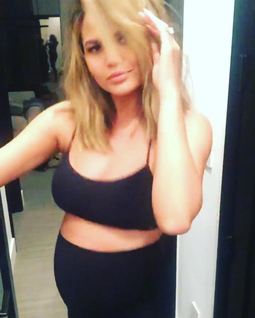 Die Frau von John Legend trägt die Haare nämlich jetzt kurz und fransig.