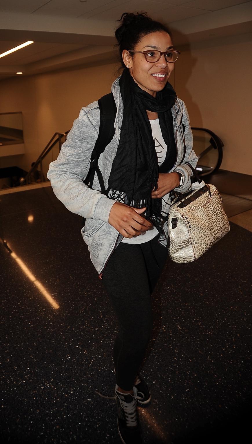 Platz da! Jordin Sparks hat es eilig bei ihrer Ankunft in Los Angeles.