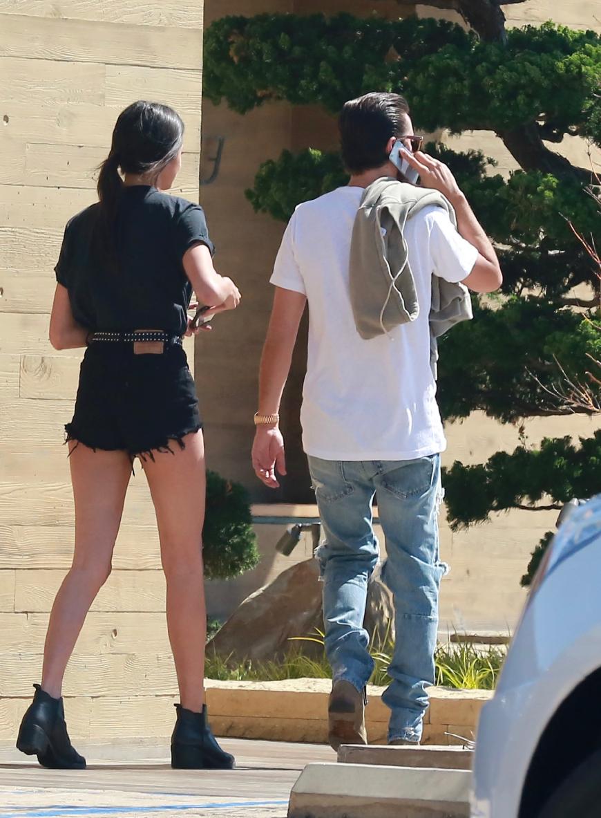 Scott Disick auf dem Weg zum Lunch mit einer hübschen Begleiterin