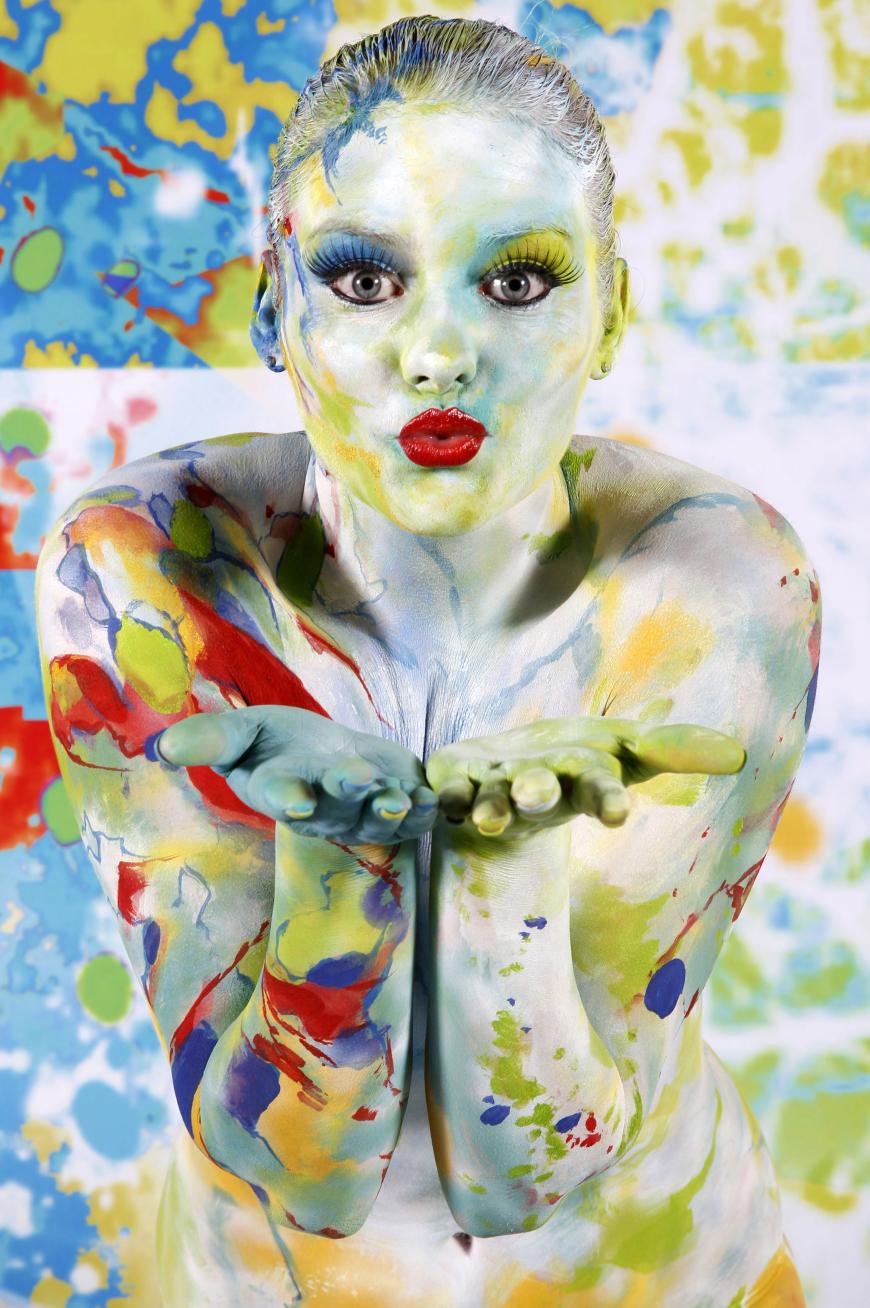 Bodypaint-Künstler Jörg Düsterwald hat sich an Daniela Buchholz ausgetobt.