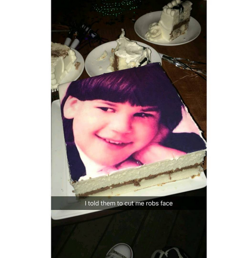 Das Geburtstagskind Rob dürfte sich über eine Torte mit einem Bild aus Kindertagen freuen.
