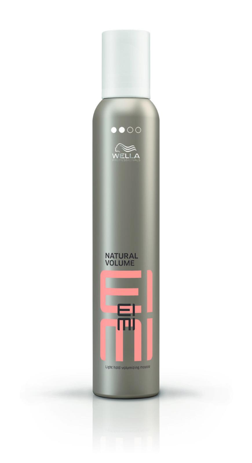 Hiermit klappt der Messy Look: „Eimi Natural Volume“ Schaum von Wella Professionals, ca. 21 Euro, beim Friseur