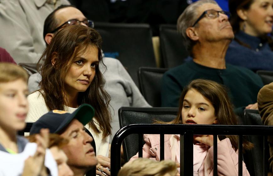 Suri Cruise ist ihrer Mutter wie aus dem Gesicht geschnitten.