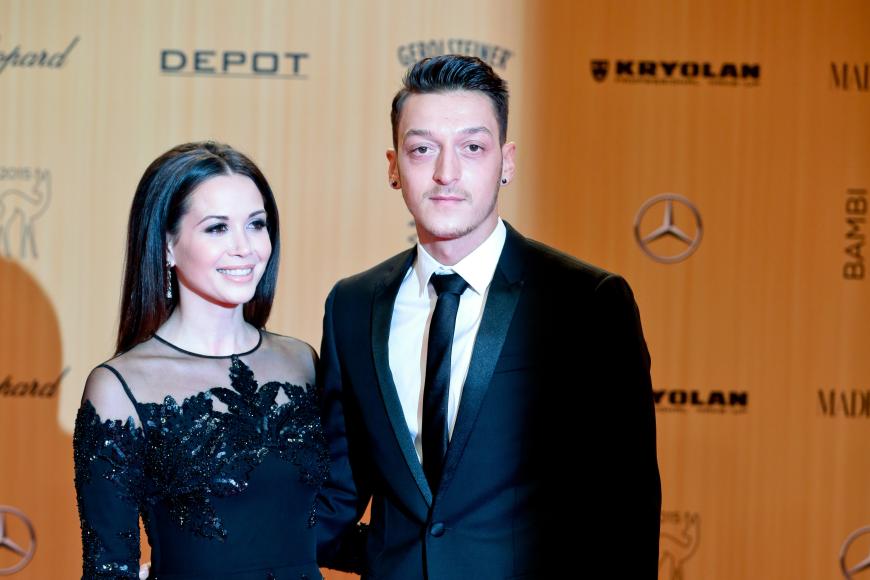 Mandy Capristo wagt einen musikalischen Neuanfang. Was denkt Boyfriend Mesut Özil darüber?