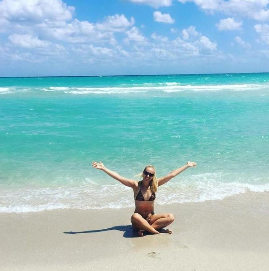Glücklicher Single: Sabine Lisicki nach ihrer Trennung von Oliver Pocher ausgelassen am Strand von Miami.