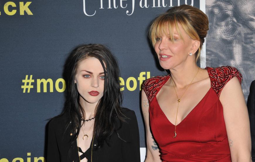 Frances zusammen mit ihrer Mutter Courtney Love auf einer Premiere in Kalifornien.
