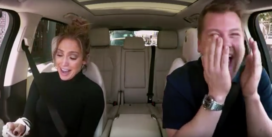 JLo und James Corden lachen sich ins Fäustchen. Die Sängerin und der britische Moderator ...