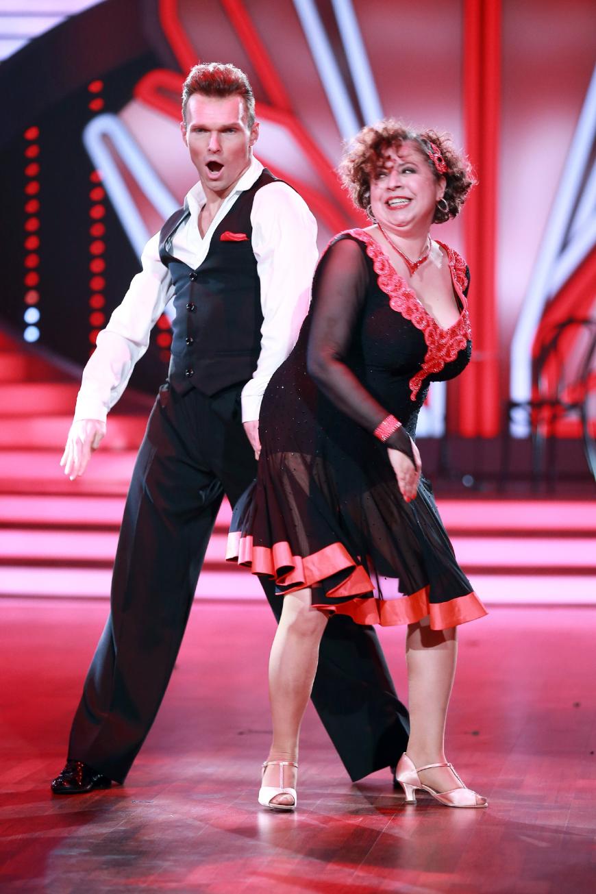 Die 53-Jährige scheidet damit aus der Tanzshow aus.