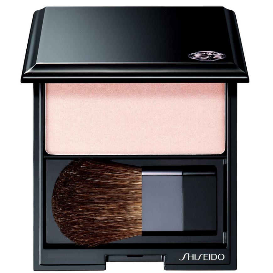 „Luminizing Satin Face Color“ von Shiseido, mit supersofter Textur, in „Medusa“, ca. 38 Euro
