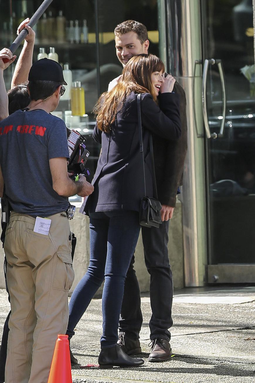 Dakota Johnson und Jamie Dornan haben Spaß am Set von "Fifty Shades Darker".