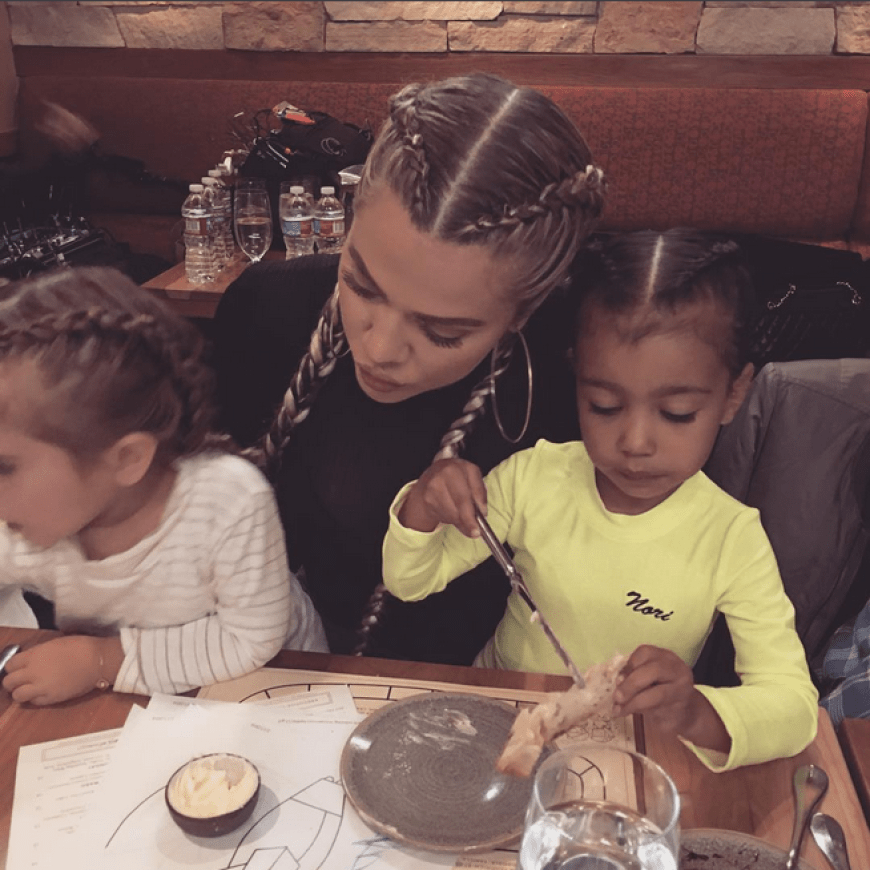 Penelope, Khloé Kardashian und North setzen Trends für Flechtfrisuren.