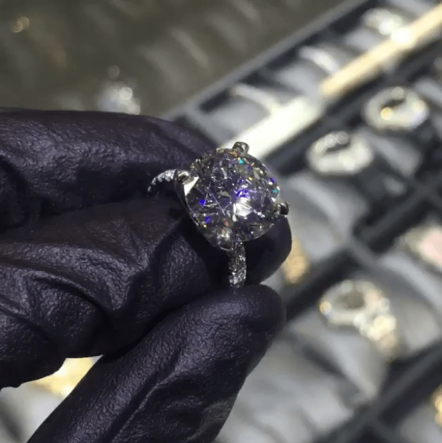 Juwelier Ben Baller fertigte den 7-karätigen Diamantring eigens für Rob Kardashians Heiratsantrag an.