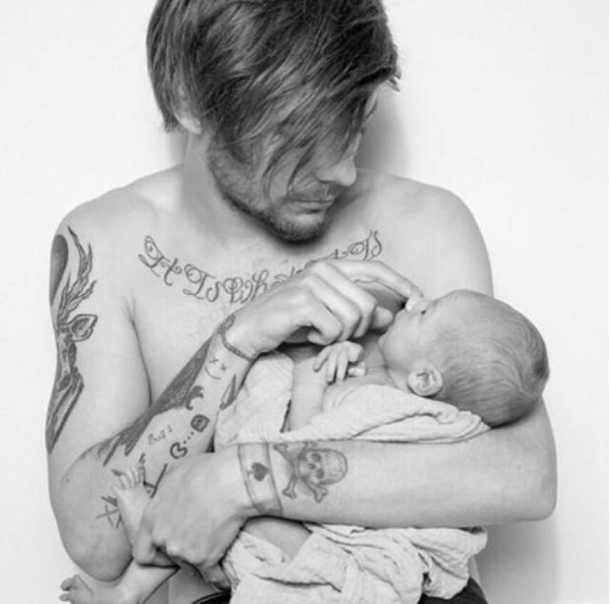 Wegen Söhnchen Freddie Reign? Louis Tomlinson gerät zwischen die Fronten.