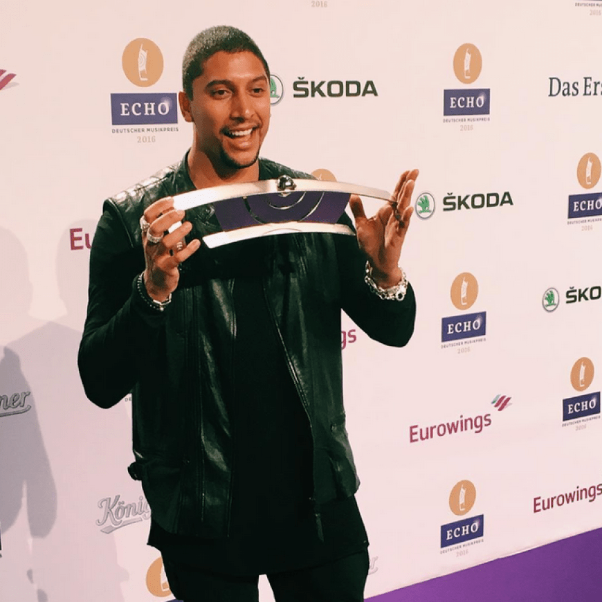 Andreas Bourani hielt eine lange Dankesrede, nachdem er in der Königskategorie