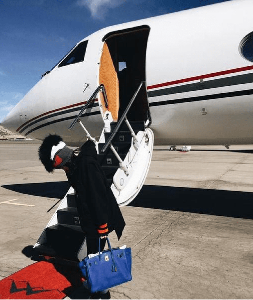 Kylie Jenner ist zum Abflug bereit.