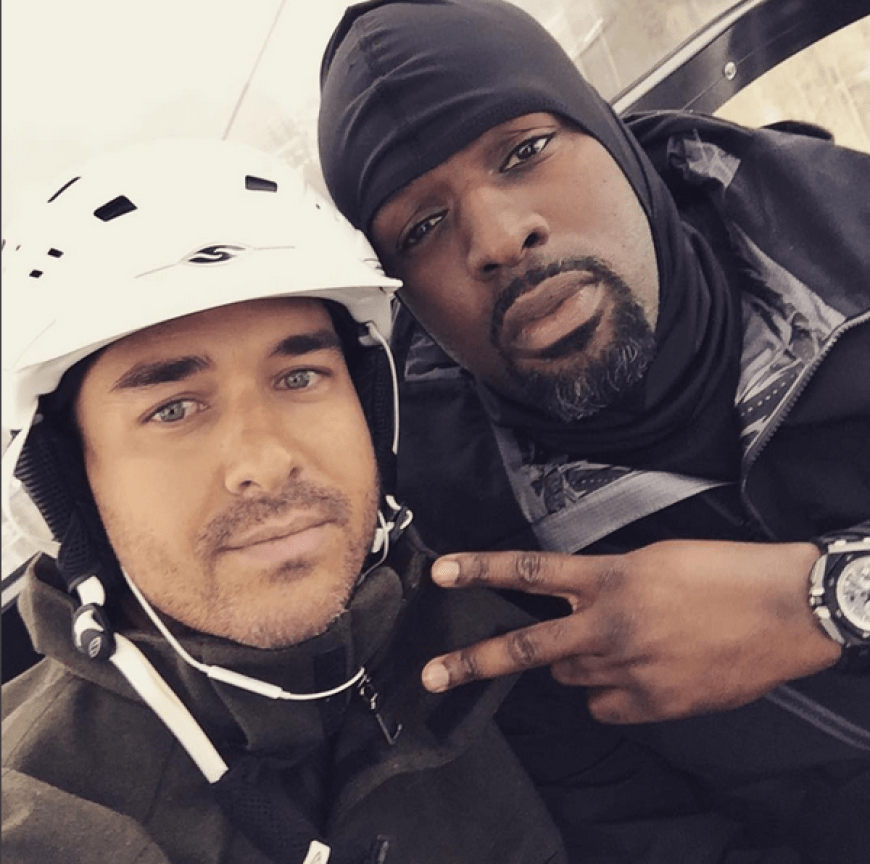 Mamas Boyfriend Corey Gamble ist auch dabei und posiert mit Familienfreund Todd Kraines, der in der Show