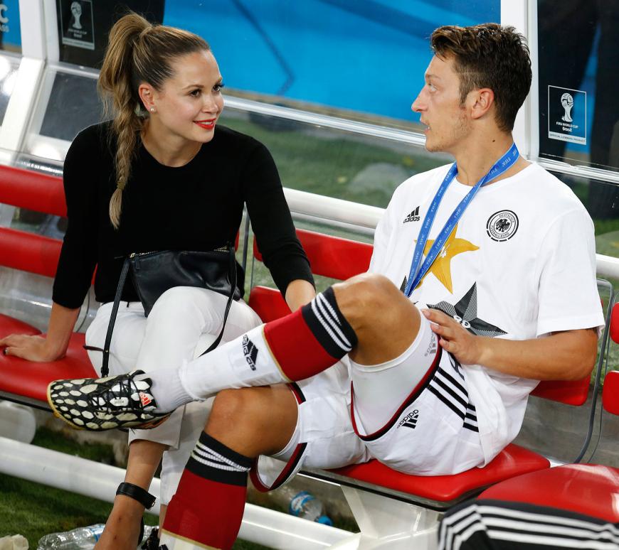 Liebescomeback mit Mesut Özil: Auch in der Liebe soll es für die Musikerin wieder besser laufen.