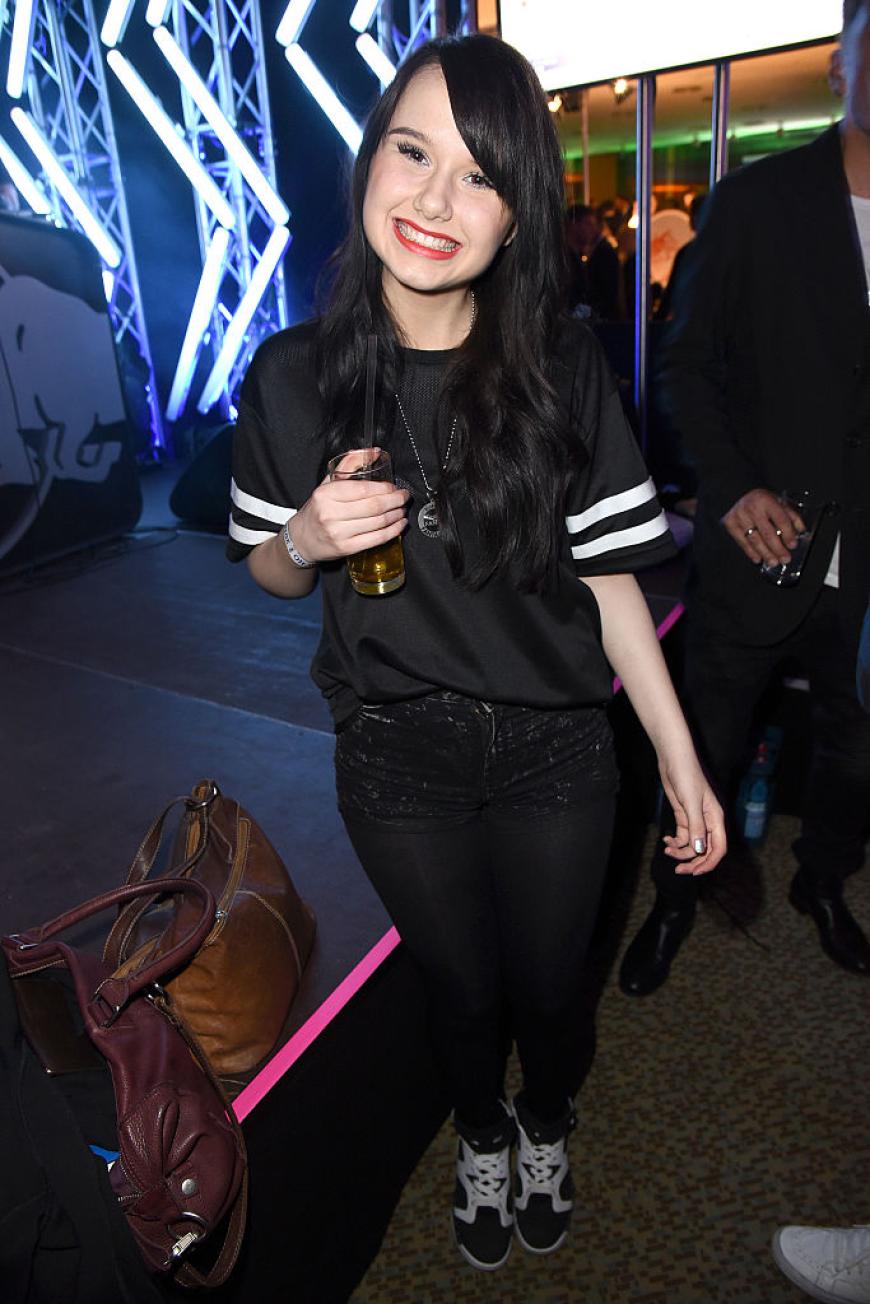 ESC-Teilnehmerin Jamie-Lee Kriewitz im Normalo-Look aus Jeans und T-Shirt bei der Aftershow-Party des Echo 2016.