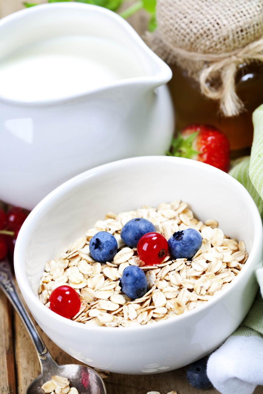 Nicht nur gesund, sondern auch super lecker: Bircher Müsli lässt sich mit ein paar Tricks easy zubereiten.