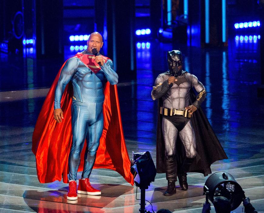 Batman vs. Superman: Na, wer wird da wohl gewinnen, Dwayne Johnson oder Co-Host Kevin Hart?