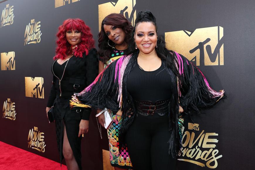 Fielen auf: Ganz schön bunt kamen Sandra 'Pepa' Denton, DJ Spinderella und Cheryl 'Salt' James von