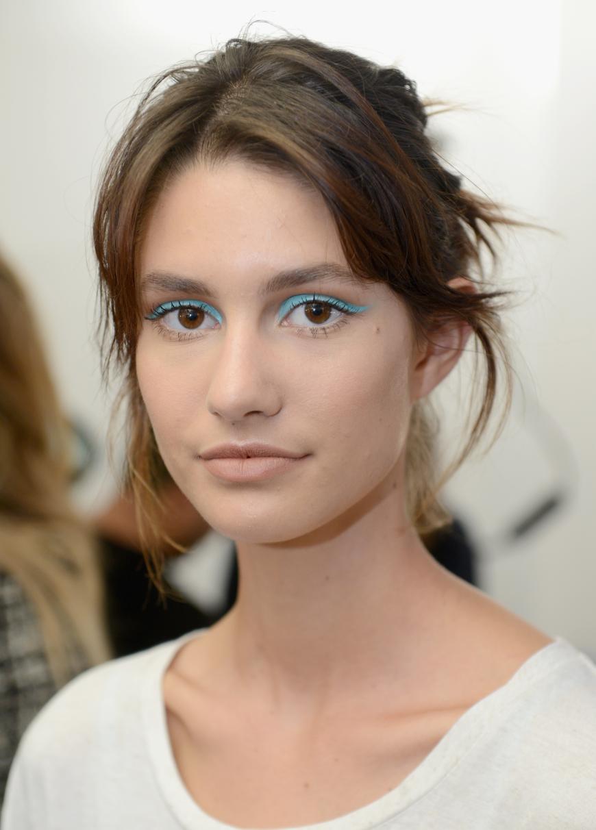 Meerblauer Kajal bei Jonathan Saunders