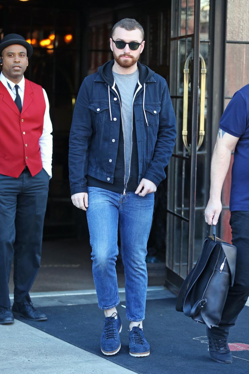 Sam Smith genießt die Vorteile seines Promi-Daseins und muss seinen Rucksack schon längst nicht mehr selber tragen.