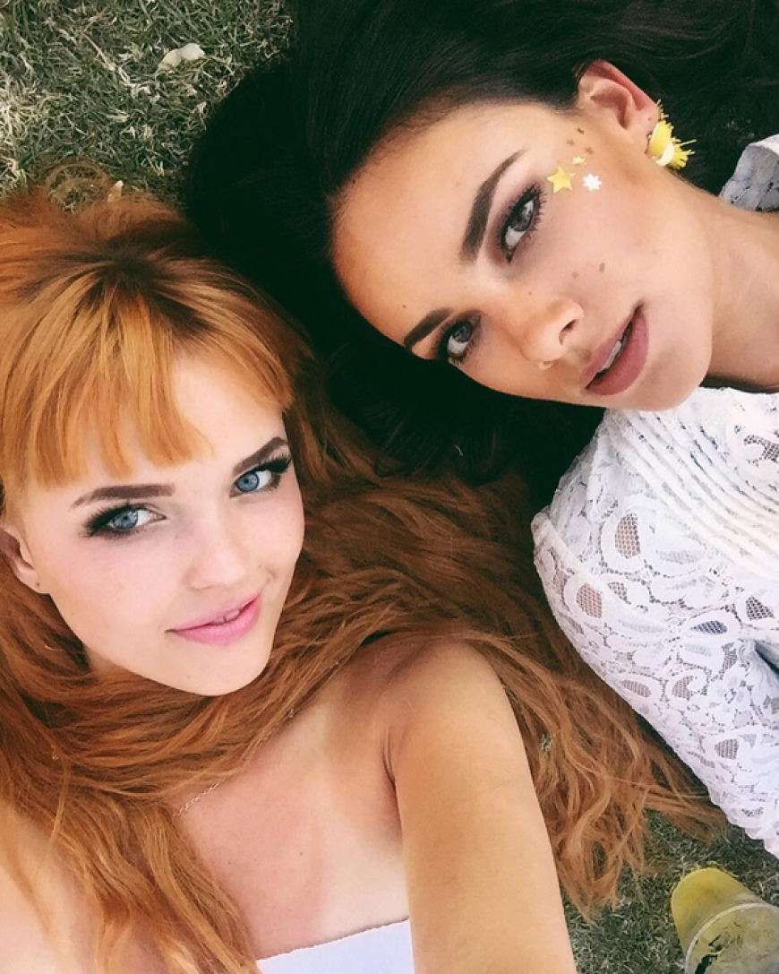 Auch die deutschen Girls waren beim Coachella dabei: Bonnie Strange feierte mit Janina Uhse.