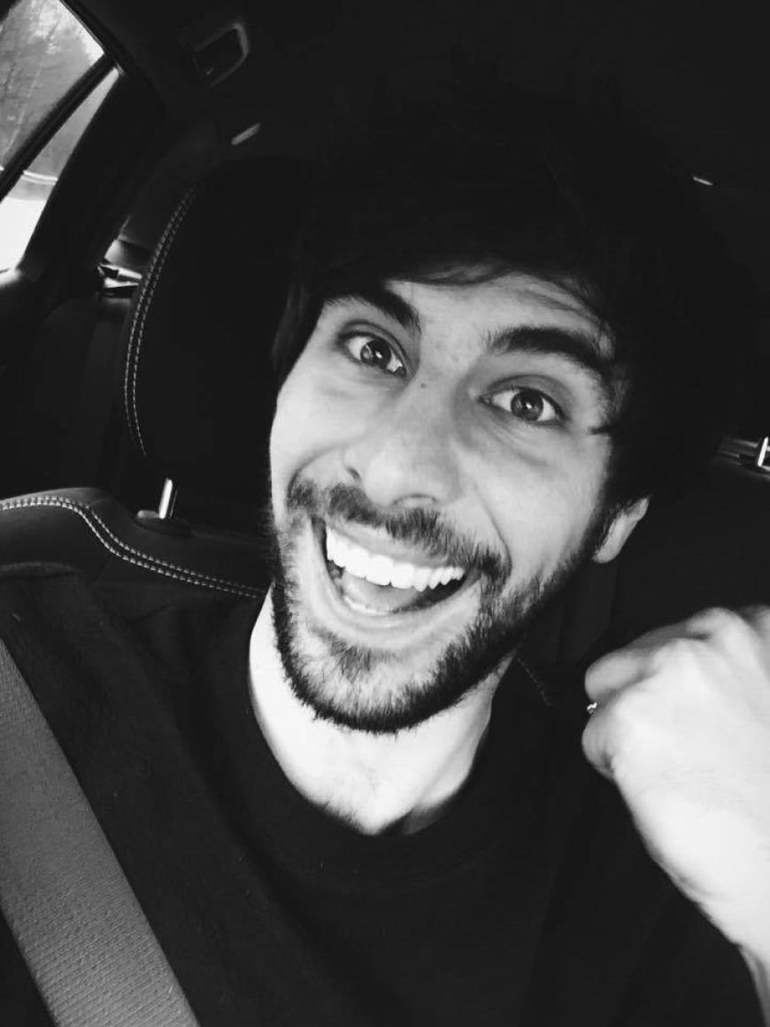 Total happy: Max Giesinger freut sich, dass sein neues Album "Der Junge, der rennt" auf Anhieb auf Platz 20 der Charts landete und sein Release-Konzert in Hamburg ausverkauft war. Im Herbst geht er auf Tour.