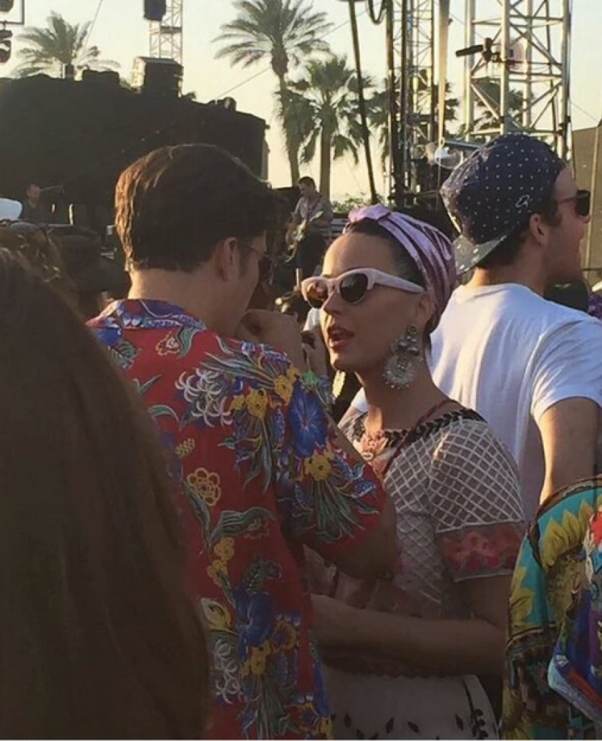 Spotted: Katy Perry turtelte in der Menge mit ihrem Boyfriend Orlando Bloom