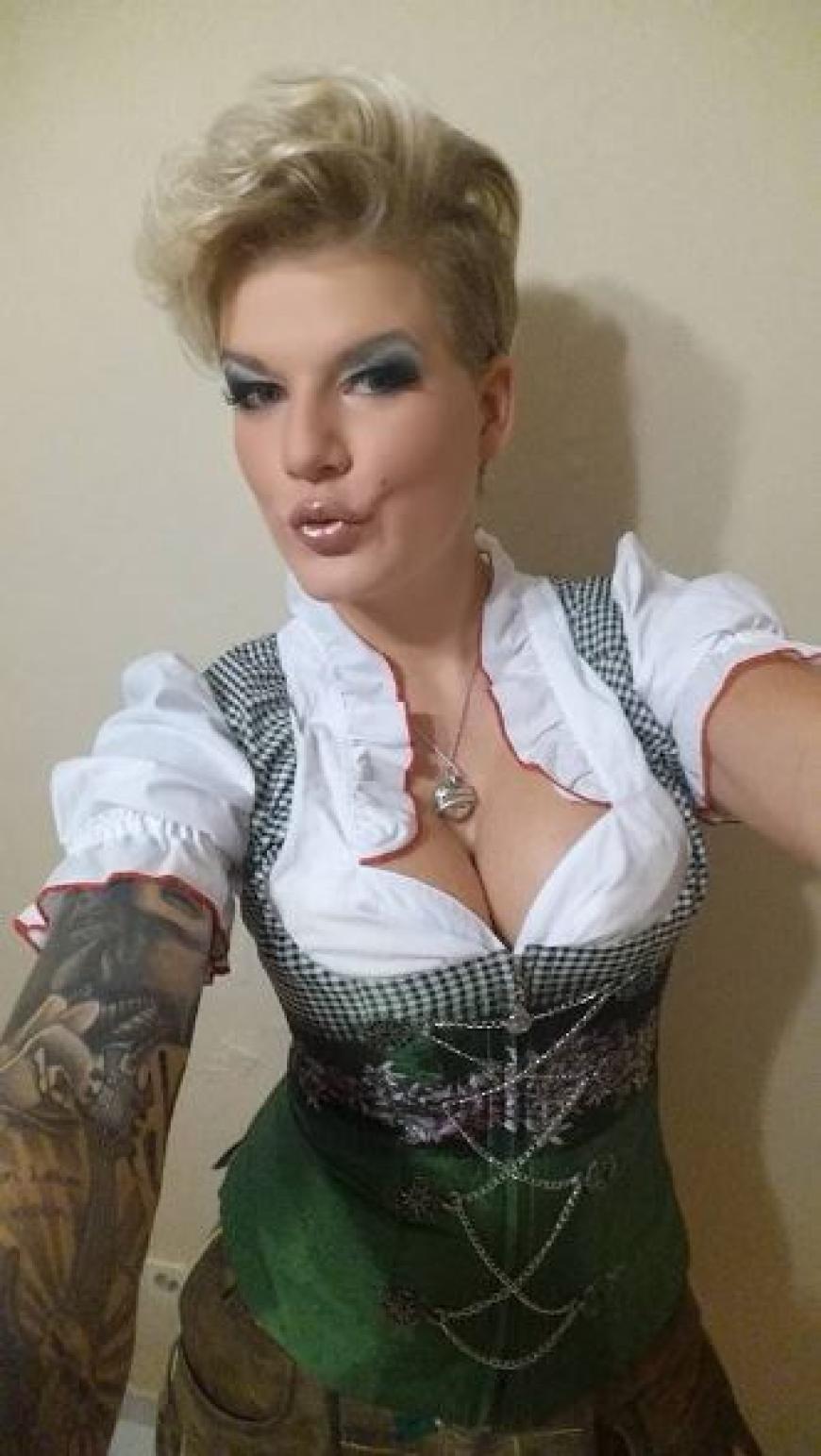 Die Brüste hat sich die Blondine bereits vor einigen Jahren operieren lassen.
