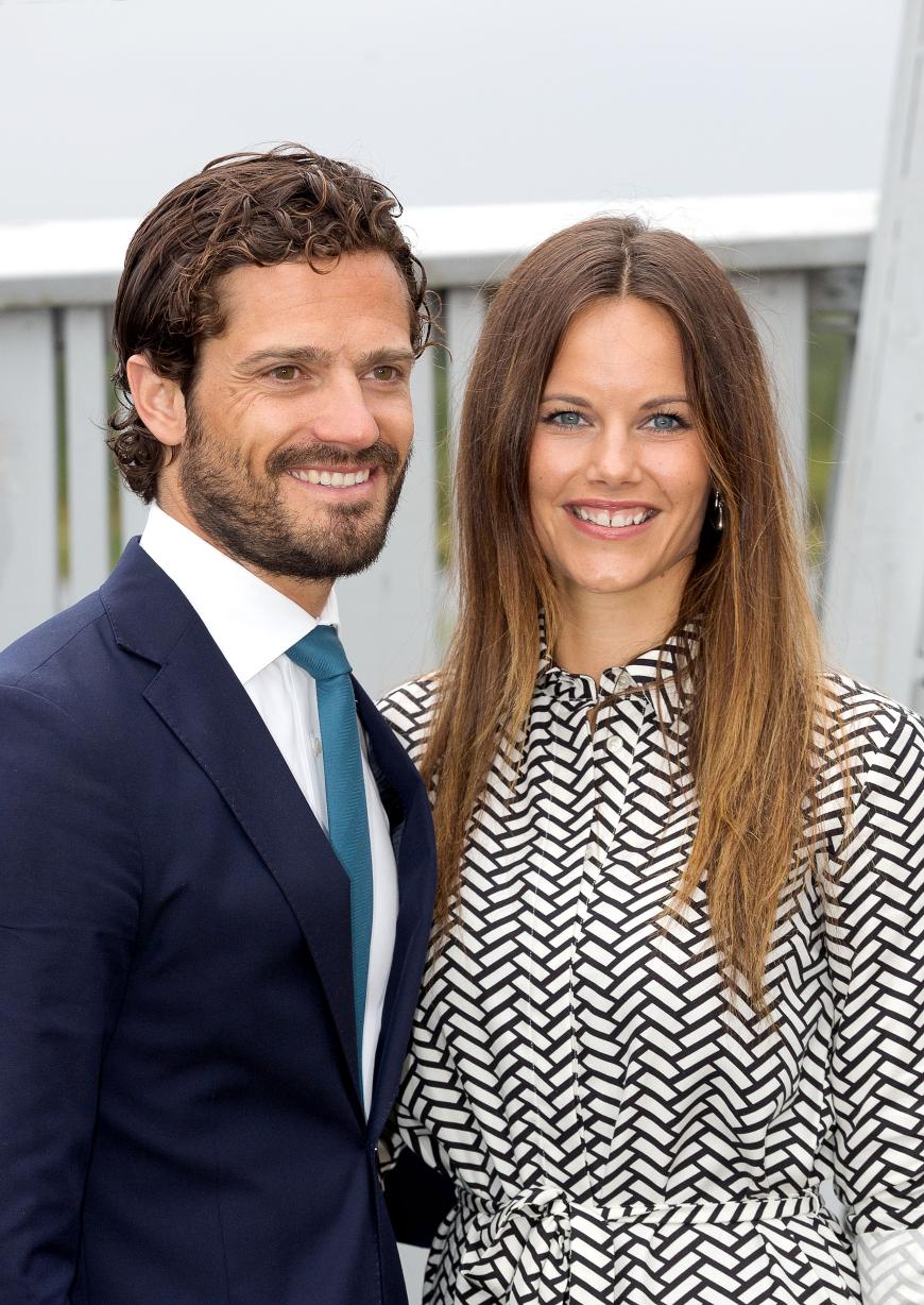 Prinz Carl Philip von Schweden und Prinzessin Sofia freuen sich über ihren Nachwuchs. Bei einer Pressekonferenz ...